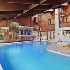 Riverfront Lodge with Indoor Pool & Hot Tub