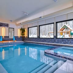 Poconos Luxury Resort: Pool, Theater, Games