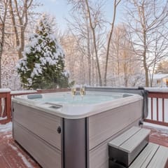 Pocono Fun House: Pool, Hot Tub, Theater, Games