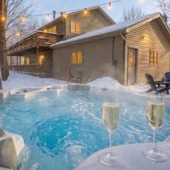 Hot tub Gym Pool Lake Golf Karaoke Firepit