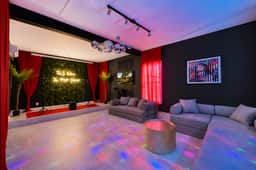 NEW Indoor lounge pool, hot tub, Glamping, karaoke - Image 4