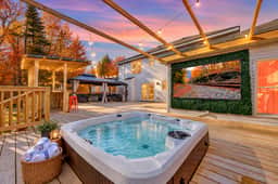 NEW Indoor lounge pool, hot tub, Glamping, karaoke - Image 2