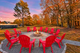 NEW Indoor lounge pool, hot tub, Glamping, karaoke - Image 5