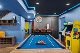 Game Room, Hot Tub & Sauna, EV Charger, Ski Nearby - Image 2
