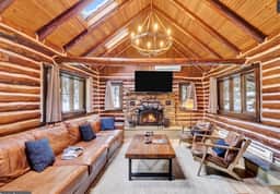 Creekside Lodge: Indoor Pool, Hot Tub, Sleeps 16 - Image 3