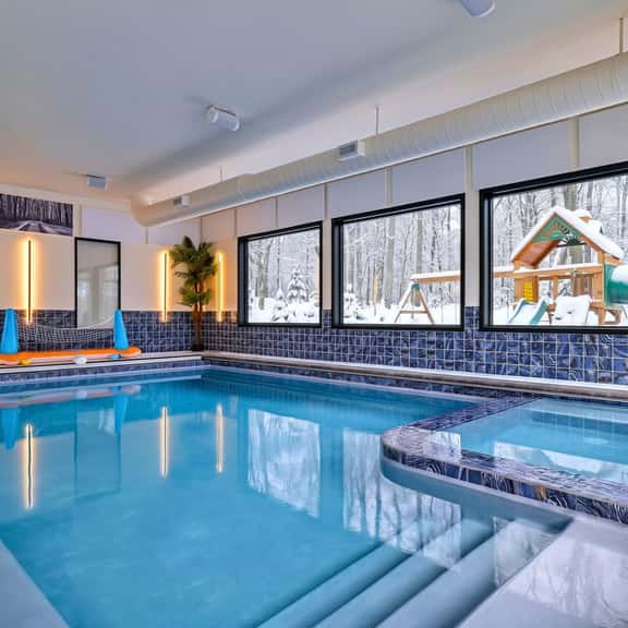 Poconos Luxury Resort: Pool, Theater, Games - Image 1