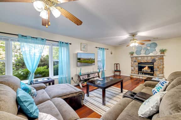 Lakefront, hot tub, game room, pool, beach lake - Image 5