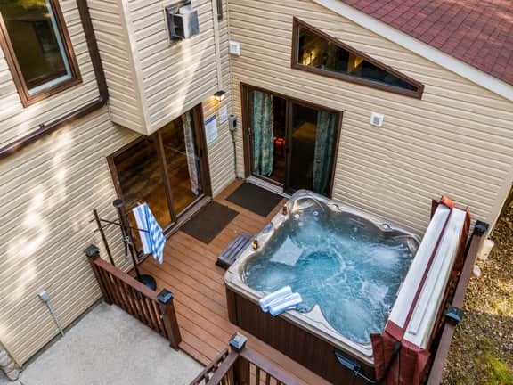 Game Room, Hot Tub & Sauna, evcharger, kayaks/lake - Image 3