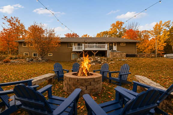 Sleeps 20+ Movie theater, game room, hot tub, pets - Image 2