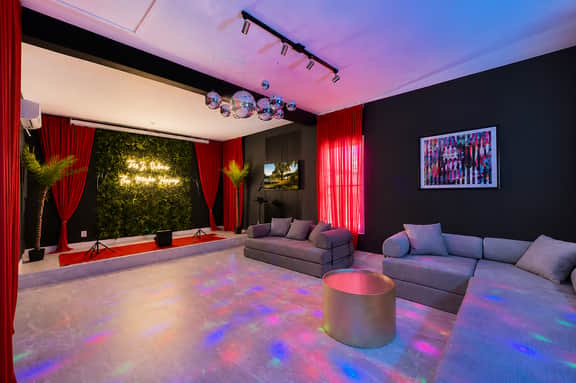 NEW Indoor lounge pool, hot tub, Glamping, karaoke - Image 4