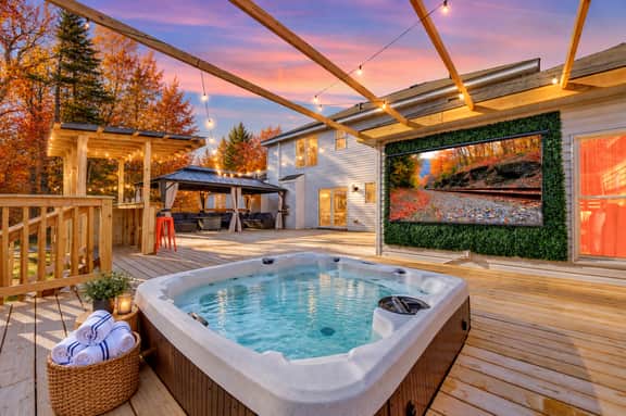 NEW Indoor lounge pool, hot tub, Glamping, karaoke - Image 2