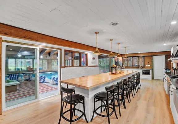 Creekside Lodge: Indoor Pool, Hot Tub, Sleeps 16 - Image 4