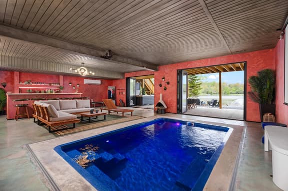 Lakefront/Indoor Pool/Theater/Sauna/Hyper Dome