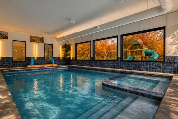 lux, indoor pool, vball, golf, game room, theater - Image 1