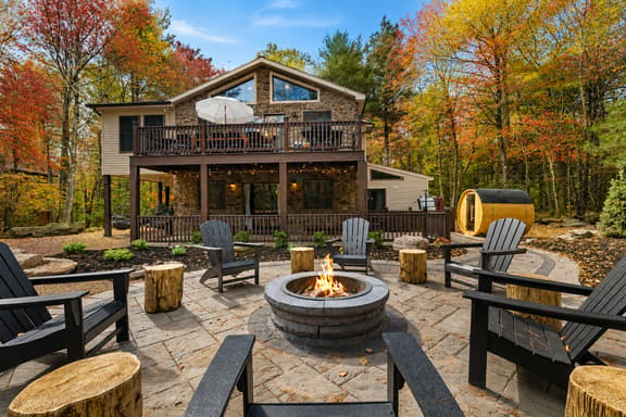 Game Room, Hot Tub & Sauna, evcharger, kayaks/lake - Image 1